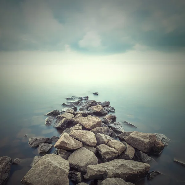 Minimalistische mistige landschap. Oekraïne. — Stockfoto