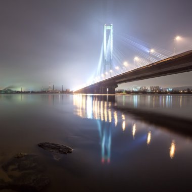 Kışın Güney Köprüsü. Ukrayna. Kiev.