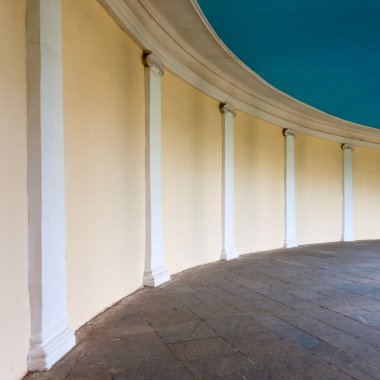 Colonnade yankı. Emlak Rus imparatorluk kez