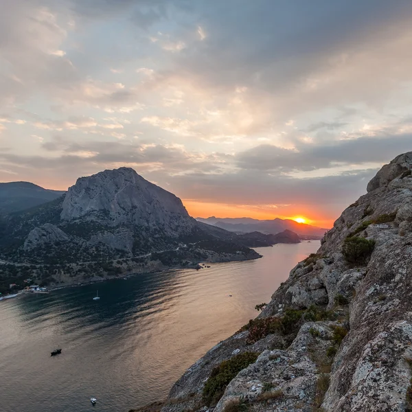 Coucher de soleil au-dessus de la mer — Photo