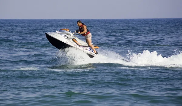 Cavaliere a getto d'acqua, jet ski — Foto Stock