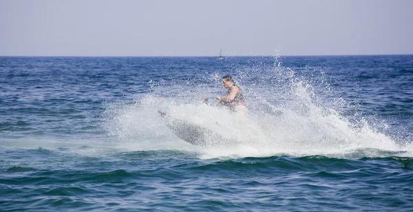 Cavaliere a getto d'acqua, jet ski — Foto Stock