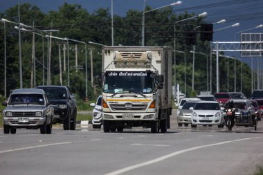 Chiangmai, Tayland - 26 Eylül 2021: Chiangmai Taze Süt Kamyonu. Fotoğraf 1001 nolu yolda, Chiangmai, Tayland 'a 8 km uzaklıkta..