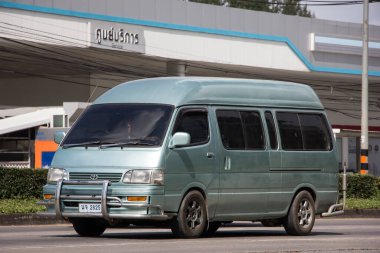 Chiangmai, Tayland - 24 Kasım 2021 Özel Toyota Van. Fotoğraf 121 numaralı yolda, Chiangmai, Tayland 'a 8 km uzaklıkta..