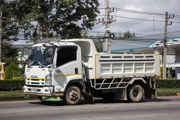 Chiangmai, Tayland - 24 Kasım 2021: Er Isuzu Çöp Kamyonu. 1001 no 'lu yolda. Chiangmai İş Alanından 18 km uzakta..