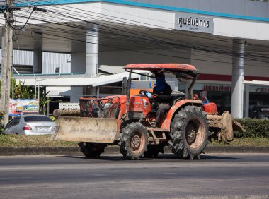 Chiangmai, Tayland - 22 Aralık 2021: Özel Kubota Traktörü, Kubota Ürünleri Tayland 'da yapıldı. Fotoğraf 121 numaralı yolda, Chiangmai, Tayland 'a 8 km uzaklıkta..