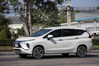 Chiangmai, Tayland - 22 Aralık 2021: Özel Yeni Van arabası, Mitsubishi Expandar. Fotoğraf 121 no 'lu yolda, Chiangmai, Tayland şehir merkezinden yaklaşık 8 km uzaklıkta..