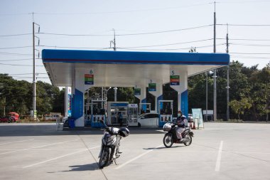 Chiangmai, Tayland - 24 Ocak 2022 PTT Petrol İstasyonu. 1367 numaralı yolda, Chiangmai şehrinden yaklaşık 5 km uzaklıkta. Chiangmai, Tayland.