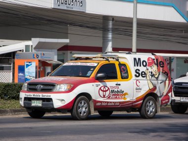 Chiangmai, Tayland - 24 Aralık 2021: Toyota Car için mobil servis. Fotoğraf 121 no 'lu yolda, Chiangmai, Tayland şehir merkezinden yaklaşık 8 km uzaklıkta..