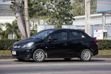 Chiangmai, Tayland - 24 Aralık 2021: Private Eco Car, Honda Brio Amaze. 1001 numaralı yolda, Chiangmai şehrinden 8 km uzakta..