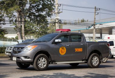 Chiangmai, Tayland - 24 Aralık 2021: Ulaştırma Bakanlığı Mazda BT50. Fotoğraf 121 numaralı yolda, Chiangmai, Tayland 'a 8 km uzaklıkta..