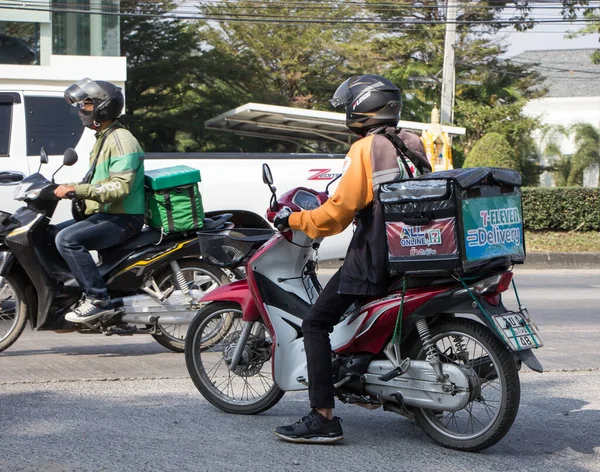 Chiangmai Tailandia Diciembre 2021 Hombre Del Servicio Entrega Monta Motercycle — Foto de Stock