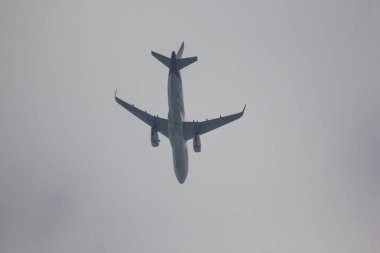 Chiangmai, Tayland - 4 Mayıs 2022: HS-TXL Airbus A320-200 Thai Smile Airway. Chiangmai havaalanından Bangkok Suvarnabhumi 'ye hareket et..