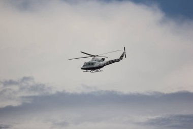 Chiangmai, Tayland - 10 Mayıs 2022: Kraliyet Tayland Polisi 'nden Bell UH-1H Iroquois (205). Fotoğraf: Chiangmai Şehri.