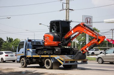 Chiangmai, Tayland - 21 Nisan 2022: er Kubota kepçesi kamyonda. 1001 numaralı yolda, Chiangmai şehrinden 8 km uzakta..