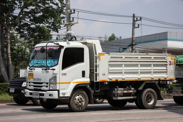 チエンマイ2022年4月21日 いすゞ専用ダンプトラック チェンマイビジネスエリアから道路番号1008キロで — ストック写真