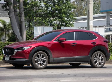 Chiangmai, Tayland - 21 Nisan 2022: özel araba, Mazda CX-5, cx5. 1001 no 'lu yolda, Chiangmai İş Alanından 8 km uzakta..