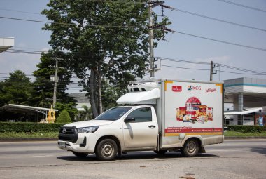 Chiangmai, Tayland - 21 Nisan 2022 KCG Kim Chua Grubu 'nun konteynır kamyonu. Fotoğraf 1001 nolu yolda. Şehir merkezine 8 km uzaklıkta, Tayland..