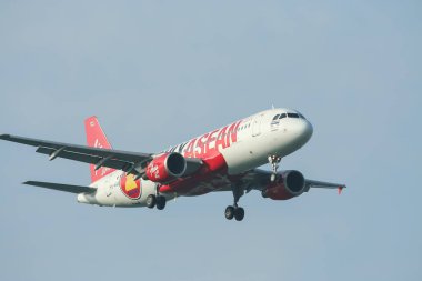 Chiangmai, Tayland 19 Kasım 2010: HS-ABD Airbus A320-200 Tayland. Bangkok Suvarnabhumi 'den Chiangmai havaalanına iniyor..