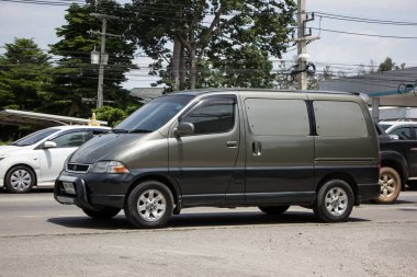 Chiangmai, Tayland - 13 Haziran 2022: Özel Toyota Granvia Van Car. Fotoğraf 121 numaralı yolda, Chiangmai, Tayland 'a 8 km uzaklıkta..