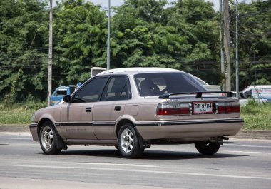 Chiangmai, Tayland - 13 Haziran 2022: Özel eski araba, Toyota Corolla. Fotoğraf 121 no 'lu yolda, Chiangmai, Tayland şehir merkezinden yaklaşık 8 km uzaklıkta..