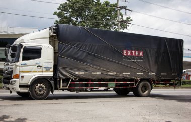 Chiangmai, Tayland - 17 Haziran 2022: Er Hino Kargo Truck. Fotoğraf 1001 nolu yolda, Chiangmai, Tayland 'a 8 km uzaklıkta..