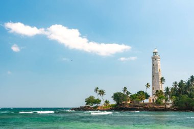 Sri Lanka 'da güzel sahil ve beyaz deniz feneri Dondra.