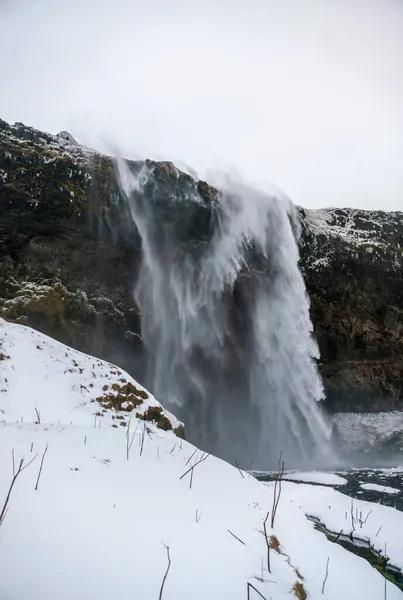 Ισλανδικός καταρράκτης Seljalandsfoss κατά τη διάρκεια του χειμώνα — Φωτογραφία Αρχείου