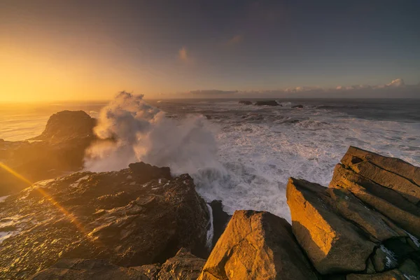 Vue depuis le cap Dyrholaey, Islande. Lever de soleil orageux — Photo