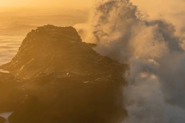 Vue depuis le cap Dyrholaey, Islande. Lever de soleil orageux — Photo