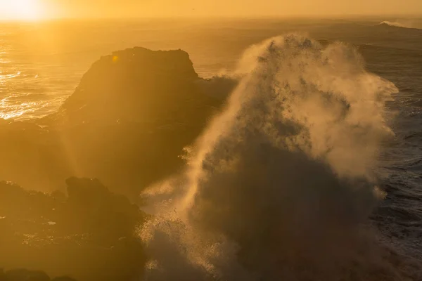 Blick vom Kap Dyrholaey, Island. Stürmischer Sonnenaufgang — Stockfoto