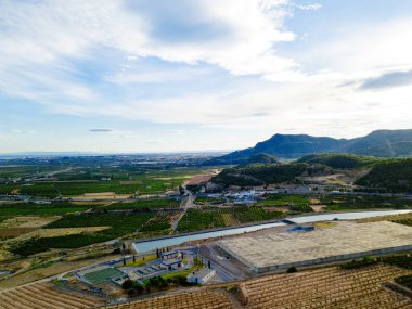 Güneşli gün ve bulutlu gün batımı sırasında kale Sagunto görüntülemek