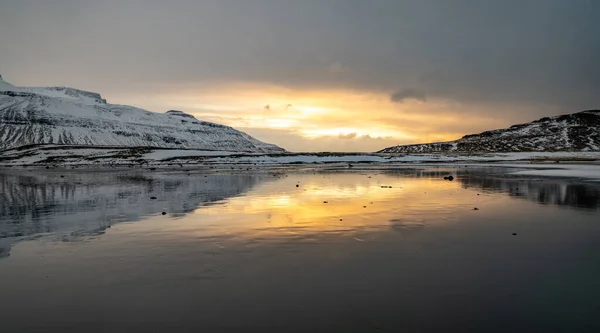 Coucher Soleil Réflexions Sur Belle Montagne Kirkjufell Péninsule Snaefellsness Islande — Photo
