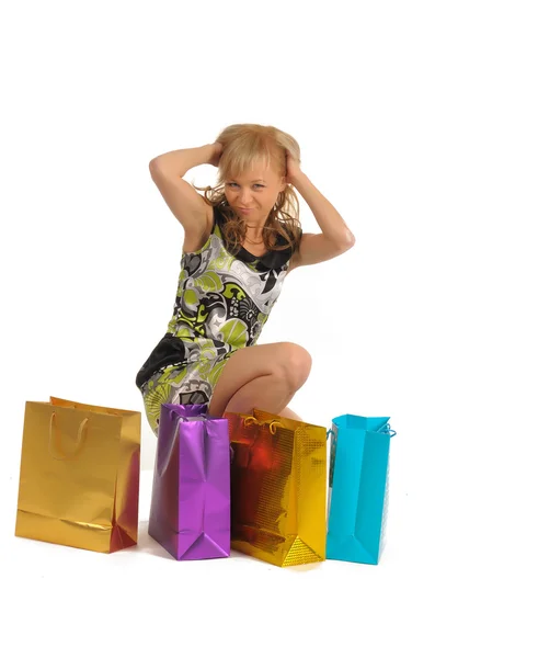 Hermosa mujer con un montón de bolsas de compras. aislado en blanco —  Fotos de Stock