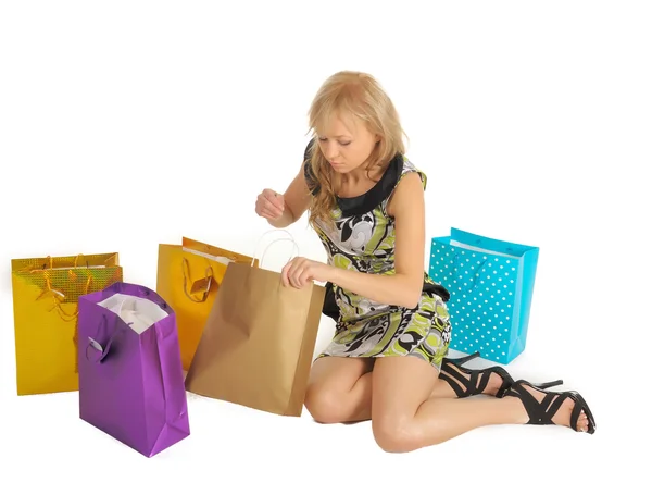 Mulher bonita com um monte de sacos de compras. isolado em branco — Fotografia de Stock