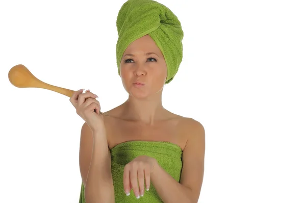 Спа девушка. Beautiful Young Woman After Bath with green towel and wood spoon. изолированные на белом — стоковое фото