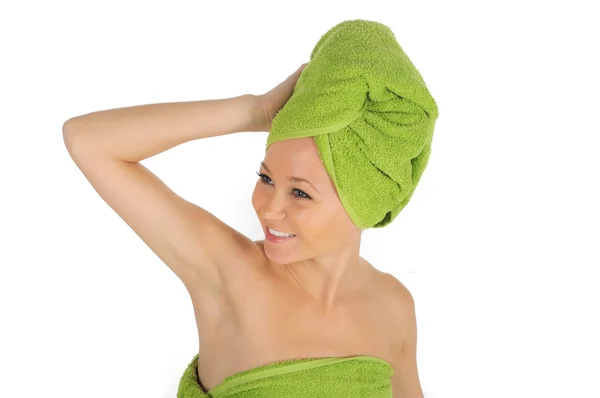 Spa Girl. Mulher bonita após banho com toalha verde. isolado em branco — Fotografia de Stock