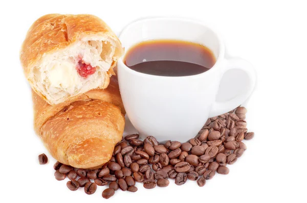 Croissant with coffee and beans on white background — Stock Photo, Image