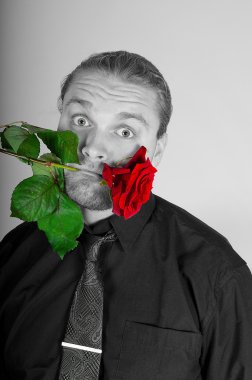 adamın ağzında bir gül