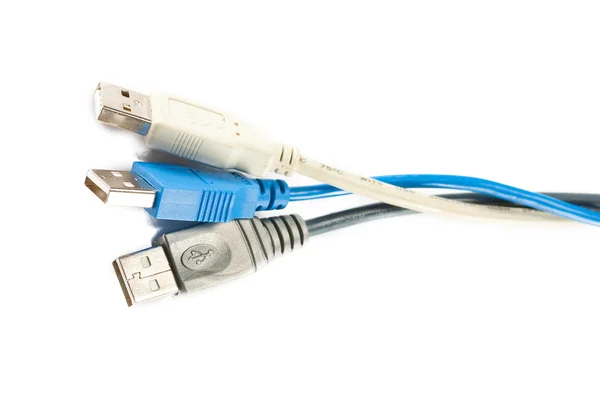 Makro aus drei USB-Kabeln auf weißem Hintergrund — Stockfoto