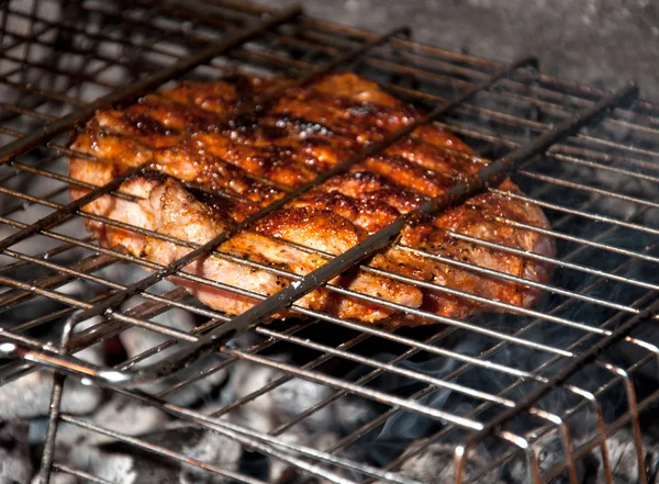 Tasty grill kebab saslyk on a charcoal — Stock Photo, Image