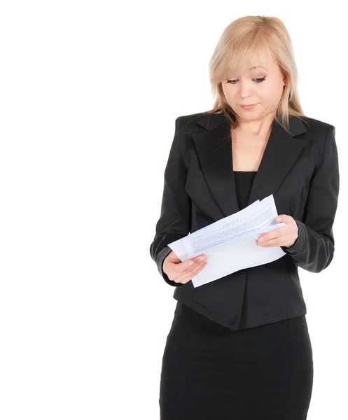 Jovem mulher de negócios atraente com uma folha de papel em branco isolado em branco — Fotografia de Stock
