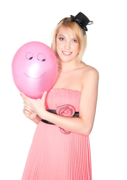 Retrato de una mujer en vestido rosa con bola de aire sonriente —  Fotos de Stock