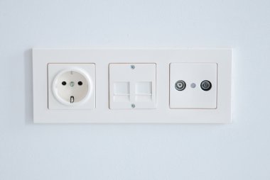 duvardaki elektrik, ethernet ve tv veya radyo yuvası
