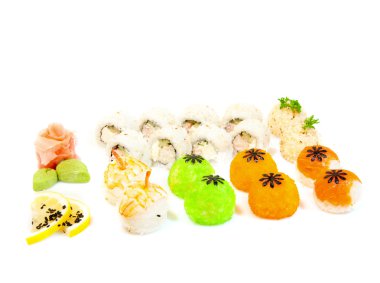 sushi set suşi topları ve limon ile
