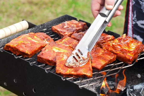 Barbacoa Costillas a la parrilla con carbón — Foto de Stock