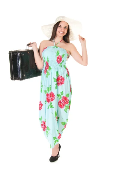 Gyönyörű nő nyári ruha, kalap és az ügyben — Stock Fotó