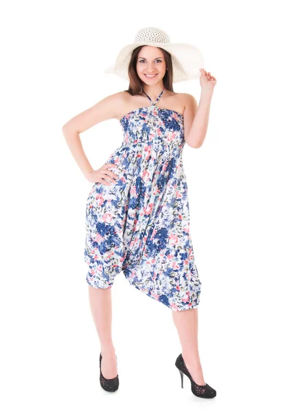 Жінка в літній сукні з капелюхом — стокове фото