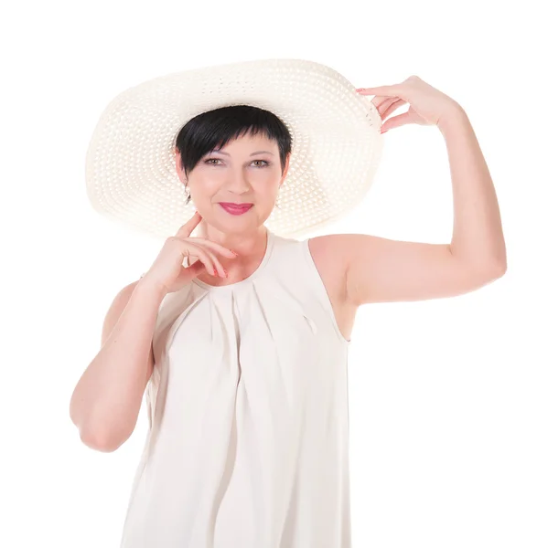Schöne Frau mit weißem Hut posiert. — Stockfoto