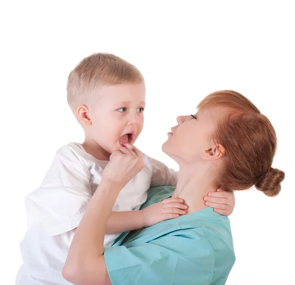 The female doctor w and the small patient — Stock Photo, Image